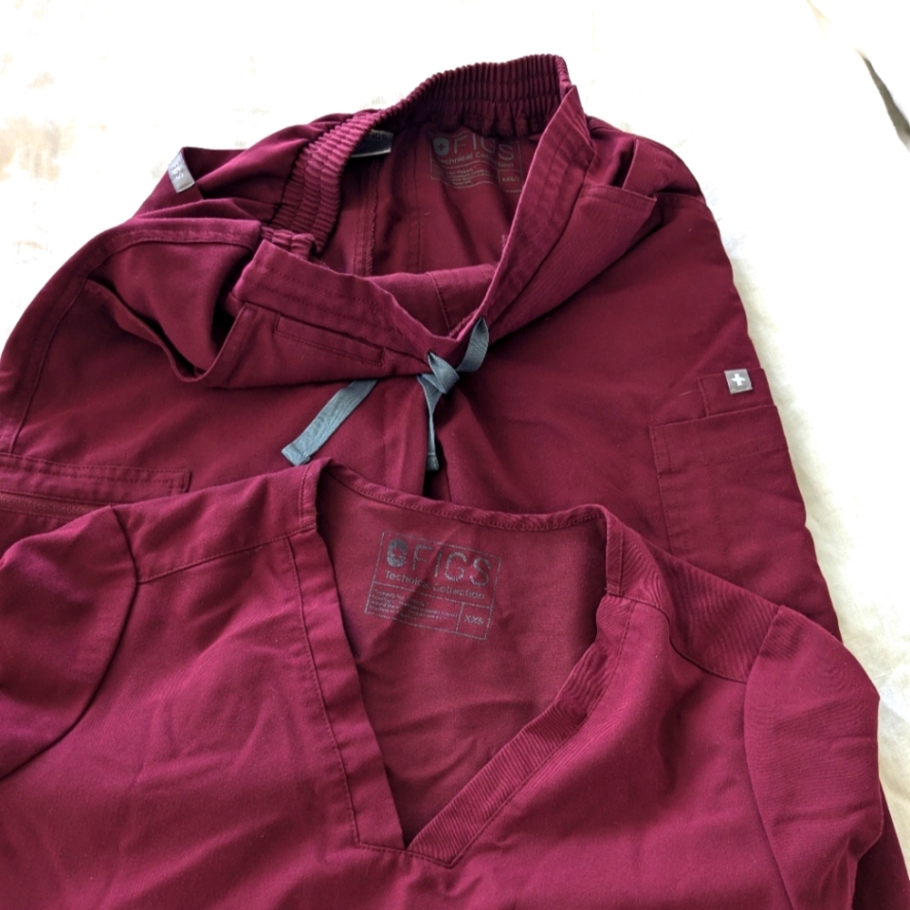 Figs set xxs tall burgundy